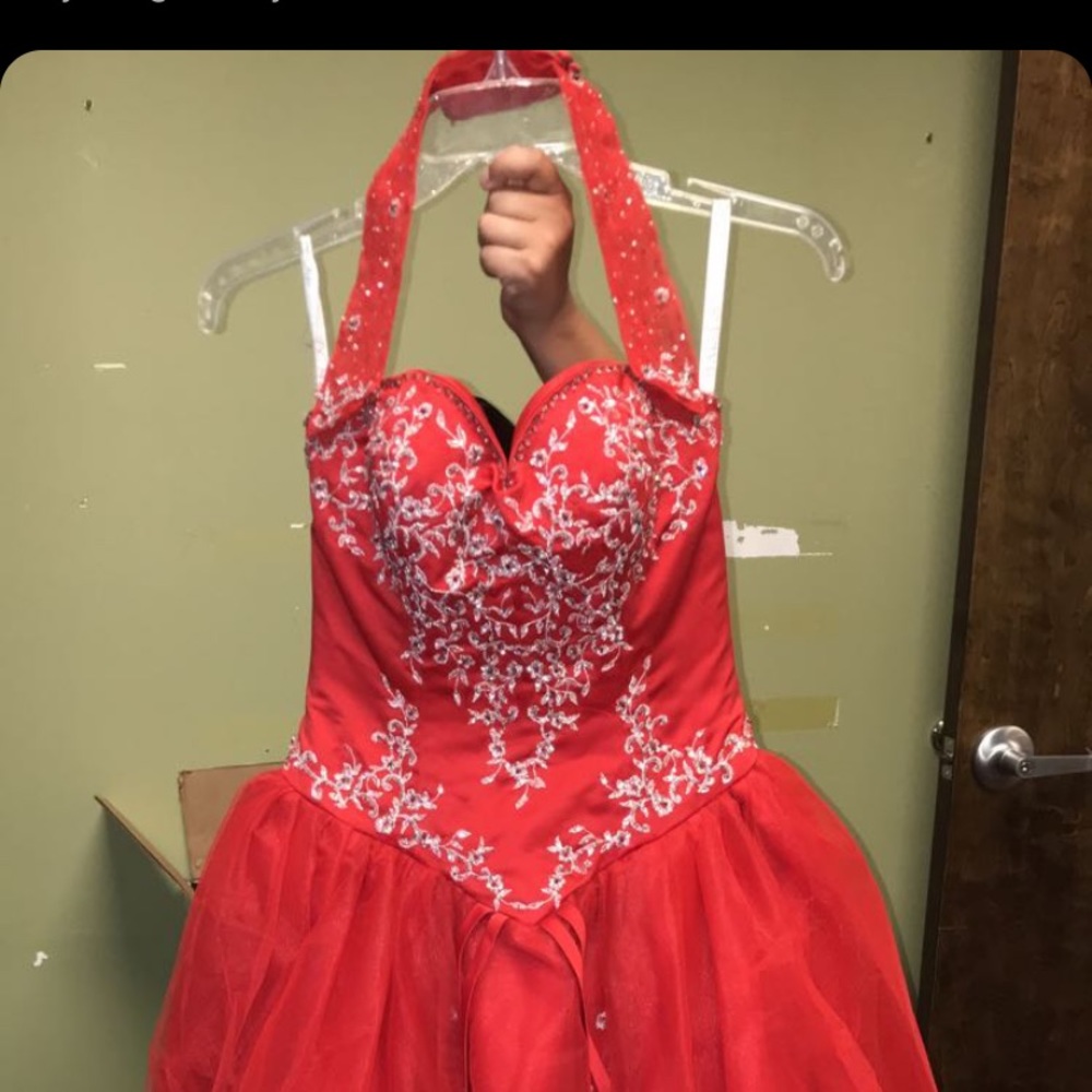 Red 15 años dress